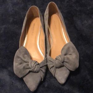 Banana Republic Grey suede pointed flats with Bow